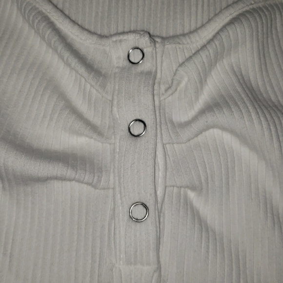Forever 21 White Ribbed Crop Top with snap Buttons - Picture 5 of 7